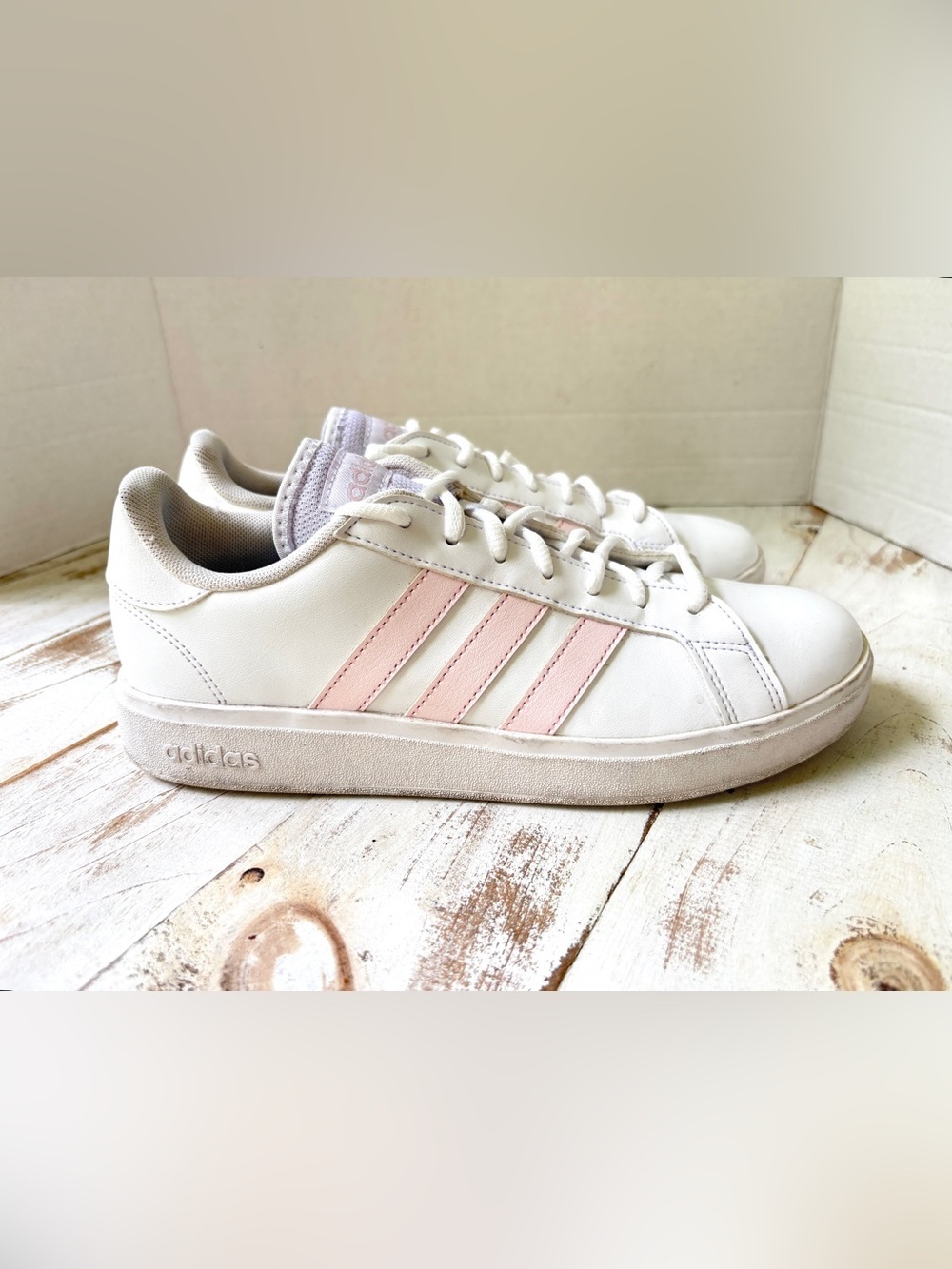 Adidas Grand Court 2.0 sneakers casual lifestyle white pale pink stripes sz 8.5